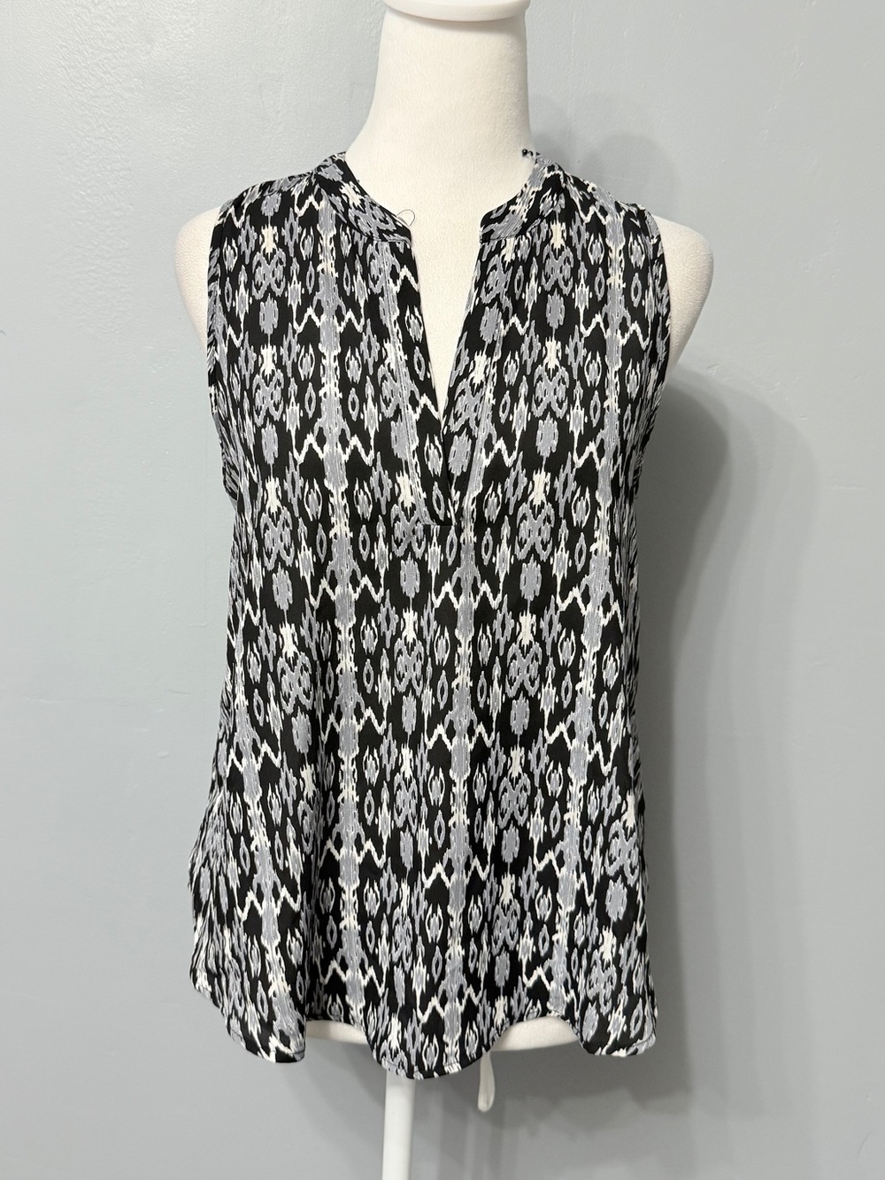 #17) Sienna Sky Black and White Sleeveless Ikat-Print V-Neck Camisole